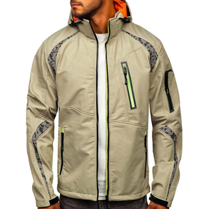 Veste de moto coupe-vent à capuche pour homme, motif camouflage, fermeture éclair, style sportif, vêtement d'automne, coque en polyester - Product Image 1