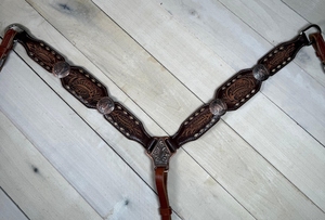 Ensemble d'équipement équestre de haute qualité pour spectacle, style western, avec têtière à une oreille et peitoral, design perlé, travail artisanal, authentique - Product Image 5