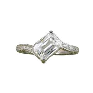 Anillo de Compromiso con Diamante Cultivado en Laboratorio, Corte Esmeralda, 1.97 CT, Certificado IGI, Oro Blanco de 14K, Banda Pavé, Claridad VS1, de Rudakiya Brothers - Product Image 1