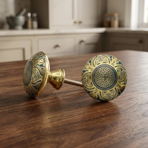 Poignées de meubles marocaines modernes en laiton gravé pour cuisine, armoire, tiroir, commode, chambre et salon - Product Image 1