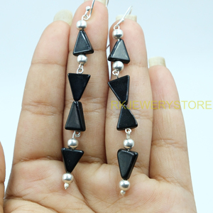 Pendientes colgantes con cuentas triangulares de ónix negro natural |   Pendientes de Gancho Hechos a Mano en Plata de Ley 925 |   Joyería Geométrica Minimalista - Product Image 4