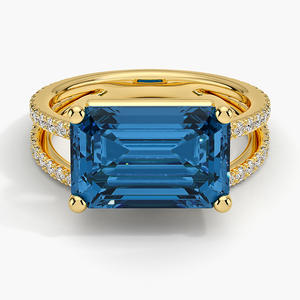 Anillo de cóctel de oro amarillo de lujo para mujer con topacio azul de corte esmeralda y banda de diamantes pavé - Product Image 4