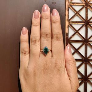 Bague de Fiançailles Tendance en Argent Sterling 925 avec Moissanite Vertes Taille Marquise Hollandaise 2.09 TCW Style Vintage et Monture Muse - Product Image 4