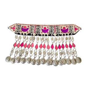 Collier traditionnel afghan Kuchi tribal avec base en tissu rose vibrant et motifs brodés à la main complexes - Product Image 5
