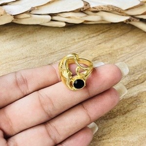 Nouvelle Collection 2026 : Bagues Gothiques Lune en Laiton Plaqué Or 18 carats avec Onyx Noir – Bijoux Célestes pour Femme – Vente en Gros/OEM/ODM - Product Image 2