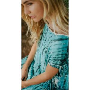 Robe longue naturelle, élégante et écologique de qualité supérieure, conçue pour des looks instantanés sans effort. - Product Image 3