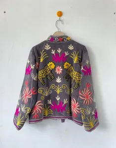Chaqueta Artesanal de Terciopelo Gris Bordada a Mano para Mujer, Estilo Étnico Suzani, Chaqueta Bordada con Motivos Florales Rajastaníes - Product Image 3