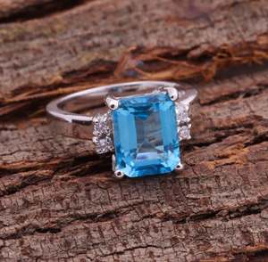 Anillo de Lujo de Plata de Ley Chapado en Oro de 14K con Topacio Azul Corte Esmeralda, Anillo de Promesa, Aniversario, Piedra de Nacimiento de Noviembre - Product Image 4