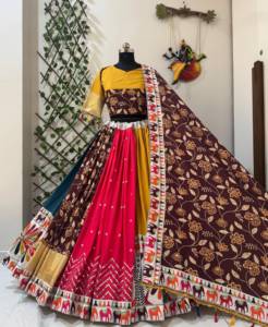 Lehenga de algodón muselina con estampado digital de diseñador y trabajo de espejo, con blusa y dupatta, conjunto de Lehenga Choli para Navratri. - Product Image 4