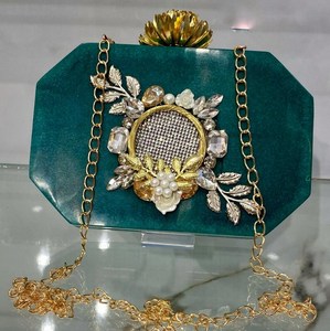 Diseño vibrante multicolor con elegantes brazaletes adjuntos, accesorios de moda que fusionan perfectamente la moda y la funcionalidad. - Product Image 5