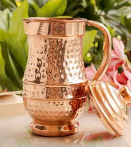 Ensemble de carafes en cuivre pour une présentation de table luxueuse, service d'eau, ensemble en métal avec verres, durable, réutilisable, pour cuisine, salle à manger, boissons - Product Image 1