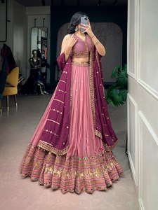 Ensemble indien pakistanais en soie brodée violette, Lehenga Choli Dupatta, tenue de mariage florale avec protection solaire - Product Image 4
