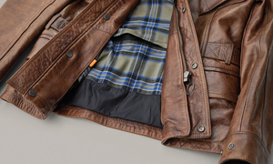 Abrigo de Cuero Marrón Desgastado para Hombre, Estilo Vintage con Cuatro Bolsillos, Hombros Acolchados, Prenda Exterior de Alta Calidad y Diseño Premium - Product Image 3