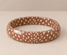 Bracelet en résine marron caramel avec motif de points ivoire, bracelet de mode quotidien pour femmes, produit artisanal en gros - Product Image 3