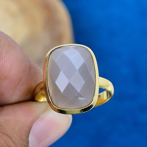 Bague artisanale en pierre de lune grise naturelle de forme coussin, plaquée or 18 carats sur argent sterling 925 - Product Image 2