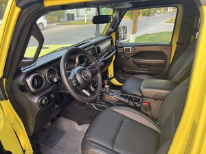Toyota Levin TRD Off-Road Berline 2024 d'occasion, jaune, cuir clair, turbo, conduite à gauche, moteur essence 4.1-6L, transmission automatique, pneus R21 - Product Image 5
