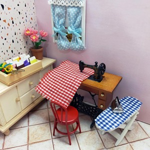 <b>Mini</b> Vintage Sewing Machine Model Dollhouse Decoration Miniature <b>Desk</b> Ornament Retro Craft Display for age 14+ - Product Image 6