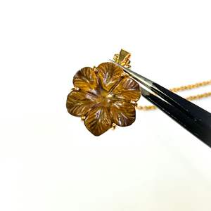 Colgante de ojo de tigre AAA con forma de flor, collar de cristal tallado a mano para mujer, colgante de piedra preciosa, fabricación de joyería artesanal al por mayor - Product Image 4