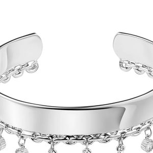 Bracelet manchette ouvert élégant argenté avec breloques lettres décoratives, accessoire de bijouterie pour femme, idéal pour mariage et soirée - Product Image 2