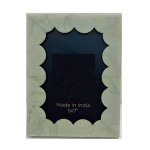 Marco de fotos de resina de alta calidad, diseño de festoneado, incrustaciones de resina para sala de estar, mesita de noche, mesa de oficina, perfecto como regalo de marcos de fotos - Product Image 2