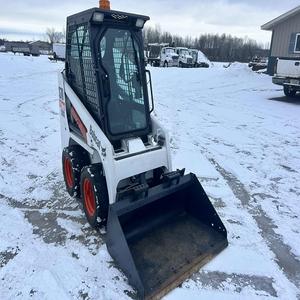 Chargeuse compacte sur chenilles Bobcat S70 haute performance, conçue pour les espaces restreints et les travaux lourds. - Product Image 5