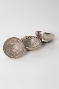 Elegante tazón de acero inoxidable para dátiles, ideal para presentación de dátiles secos, regalos de Ramadán y decoración de mesa premium. - Product Image 3