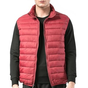 Gilet matelassé sans manches zippé couleur bordeaux uni, ultra fin, chaud et léger, en duvet, imperméable pour homme - Product Image 1
