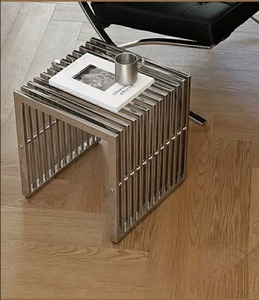 Table basse au design minimaliste moderne et courbé avec plateau en métal rouge et base en branches d'arbre en fer, meubles de salon faits à la main - Product Image 6