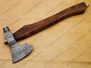 Hacha Táctica Hecha a Mano de Acero de Damasco de Grado Industrial con Espiga Plana y Mango de Madera de Palisandro, 1.5 kg, 3 Años de Garantía - Product Image 3