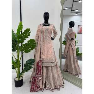 Ensemble Salwar Kameez Designer XL Haut-Bas et Dupatta avec Bordure en Rivets, Perles et Dentelle Fantaisie pour Mariage, en Polyester - Product Image 1