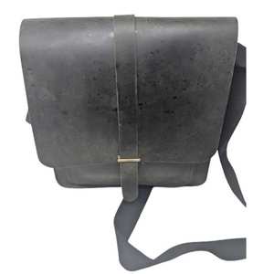 Sac messager en cuir de haute qualité pour homme, fabriqué en Inde, avec port de charge USB, corps imperméable et emballage portable - Product Image 2