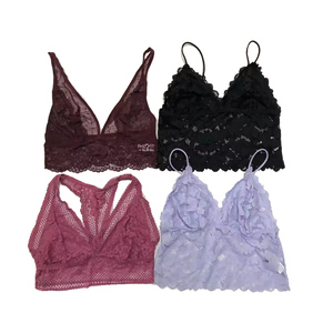 Bralette en dentelle longue pour femme avec bonnets rembourrés, armatures fines et bretelles réglables pour un ajustement et un maintien améliorés - Product Image 1