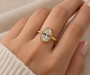 Anillo de Compromiso de Moissanita con Corte Ovalado, Anillo de Boda Solitario con Engaste de Bisel para Mujer, Chapado en Oro de 14K, Certificado IGI - Product Image 1