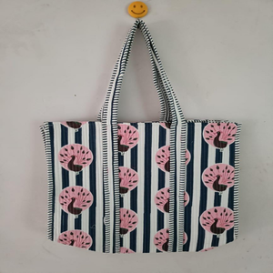 Sac fourre-tout matelassé en coton à rayures noires et blanches imprimé paon, fait main, pour femme, à porter à l'épaule, grande capacité, ouvert, réutilisable pour le shopping - Product Image 1