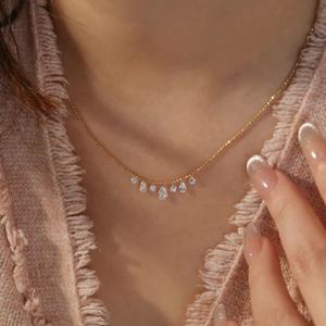 จี้เพชรทรงลูกแพร์และทรงกลมที่ได้รับการรับรองจาก IGI ผลิตในห้องปฏิบัติการ ตัวเรือนทองคำ โรสโกลด์ ไวท์โกลด์ หรือเงิน สี D-E-F ความสะอาดระดับ VVS-VS พร้อมสายสร้อย - Product Image 1