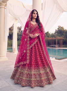 Lehenga Choli de Mariée en Soie Slubb Rose Premium avec Broderie de Perles Lourdes, Motifs Dori, Zari et Paillettes, Double Dupatta, Tenue de Mariage - Product Image 3