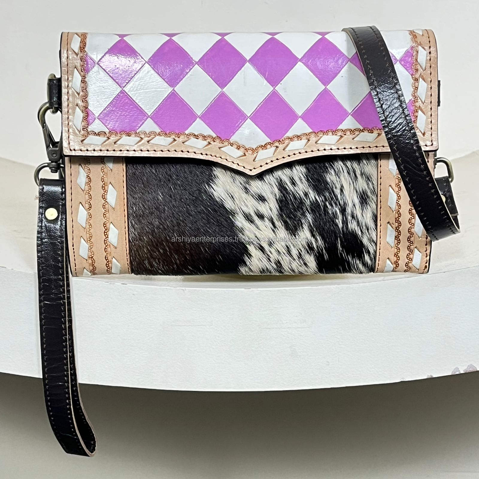 À carreaux blancs et violets