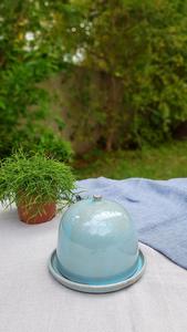 Mantequillera Artesanal en Forma de Cúpula con Tapa Esmaltada Moteada, Plato Compacto para Servir, Elegante Almacenamiento de Mantequilla para Cocinas Modernas - Product Image 4