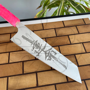 Couteau de chef artisanal personnalisé avec manche en bois et résine, lame gravée et design de qualité supérieure pour la cuisine - Product Image 4