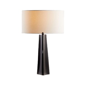 Lámpara de mesa moderna de metal con detalles decorativos en dorado y negro para dormitorio o sala de estar - Product Image 2