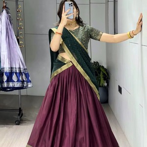 Conjunto de Salwar de Seda Romana Rosa de Excelente Calidad para Mujer con Dupatta Roja para Bodas y Fiestas Tradicionales Indias y Pakistaníes - Product Image 6