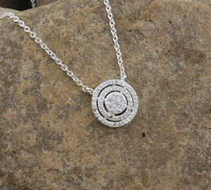 Collar con Colgante de Circonita Cúbica Plateada en Plata de Ley con Diseño de Rosa para Mujer, Colgante Solitario de Diamante CZ AAA, Elegante para Novia o Boda - Product Image 2