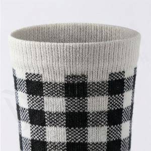 Chaussettes de sport pour jeunes en tricot uni, écologiques, respirantes, mélange de nylon et de coton, confortables, durables, athlétiques, couleur personnalisée, pour la salle de sport - Product Image 4