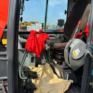 Mini-excavatrice Kubota KX040-5 rouge sur chenilles avec godet et lame, mini-excavatrice KX019-4 - Product Image 1