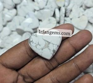 Nouveau lot en gros de cabochons en howlite en forme de cœur, vendus au poids, avec différentes formes et tailles, utilisés pour la fabrication de bijoux, pierre howlite - Product Image 2