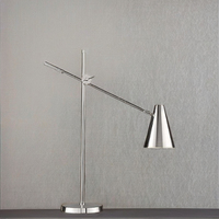 Lampe sur pied moderne en acier inoxydable argenté de style nordique européen avec LED haute luminosité, étanche et à hauteur réglable pour usage hôtelier