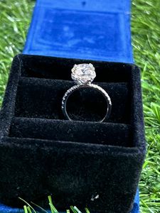 Anillo de Compromiso de Moissanita Blanca, Plata de Ley 925, Bañado en Rodio, Corte Brillante Redondo, Anillo de Lujo para Mujer, Regalo de Boda - Product Image 3