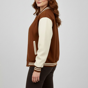 Chaqueta Varsity Bordada Personalizada Unisex Marrón Crema Estilo Preppy con Logotipo Frontal de Béisbol, Corte Regular, para Otoño - Product Image 2