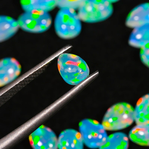 Opale blanche naturelle d'Éthiopie, cabochon en forme de poire, pierre précieuse en vrac 4x6mm, opale de feu arc-en-ciel Welo pour la fabrication de bijoux, vente en gros - Product Image 3