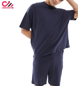 ชุดเสื้อยืดและกางเกงขาสั้นสีพื้นคุณภาพสูง ชุดออกกำลังกายฤดูร้อน เสื้อยืดแห้งเร็วและกางเกงขาสั้น ชุดเสื้อยืดและกางเกงขาสั้นพร้อมโลโก้สั่งทำสำหรับผู้ชาย - Product Image 5